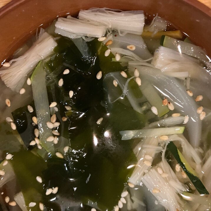 わかめとえのきと玉ねぎの中華スープ